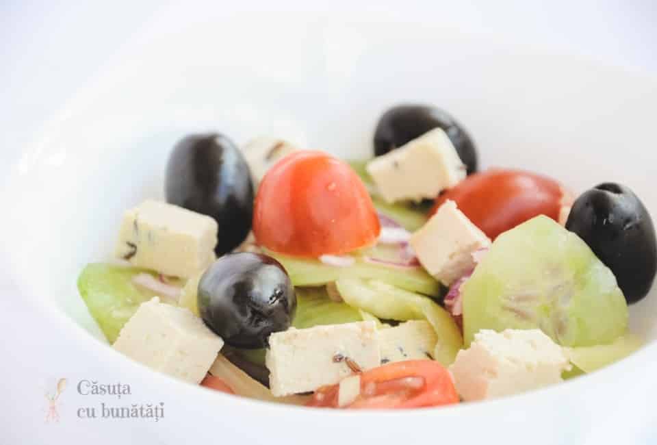 Salata greceasca, rețeta simpla, gustoasa, sănătoasă VIDEO