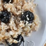 orez la cuptor cu prune uscate