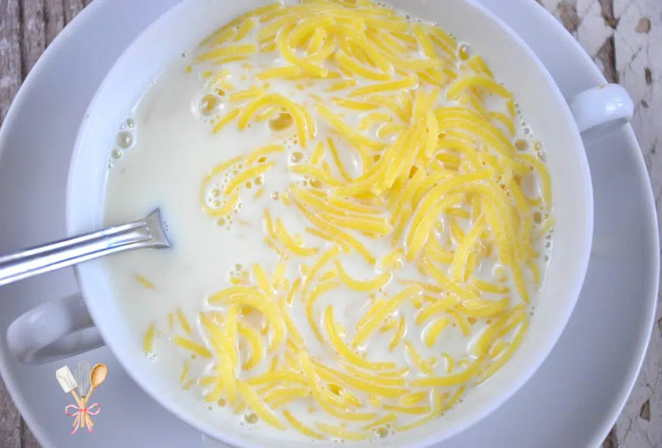 Taitei cu lapte aromat cu vanilie sau scortisoara - VIDEO 2 taitei cu lapte 2