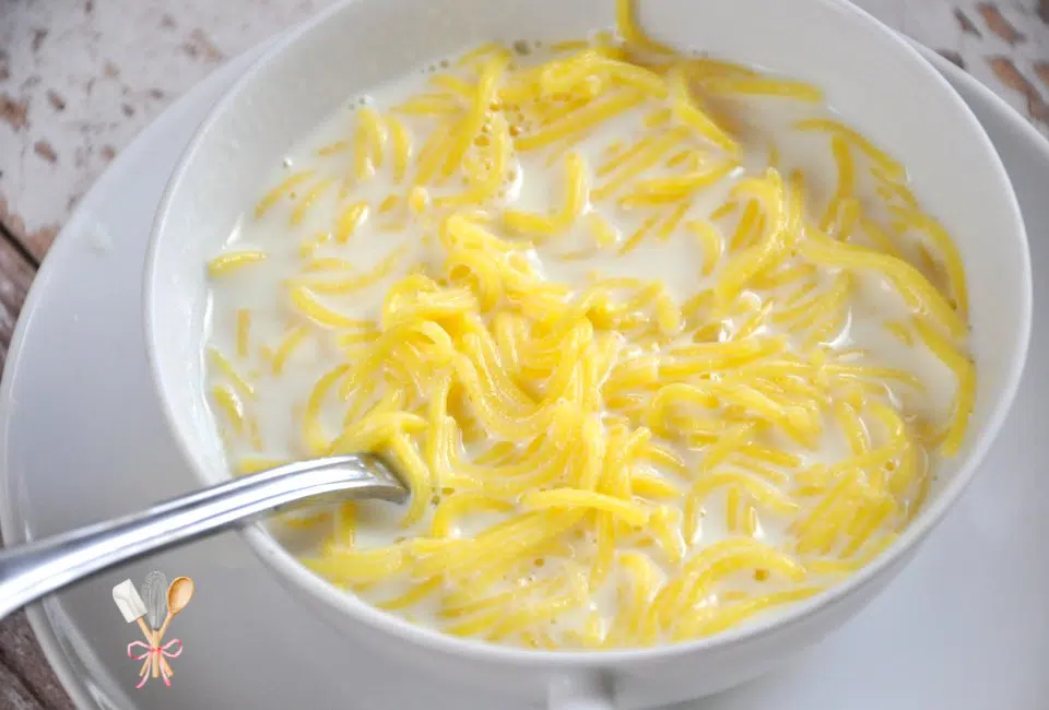 Taitei cu lapte aromat cu vanilie sau scortisoara - VIDEO 3 taitei cu lapte 3