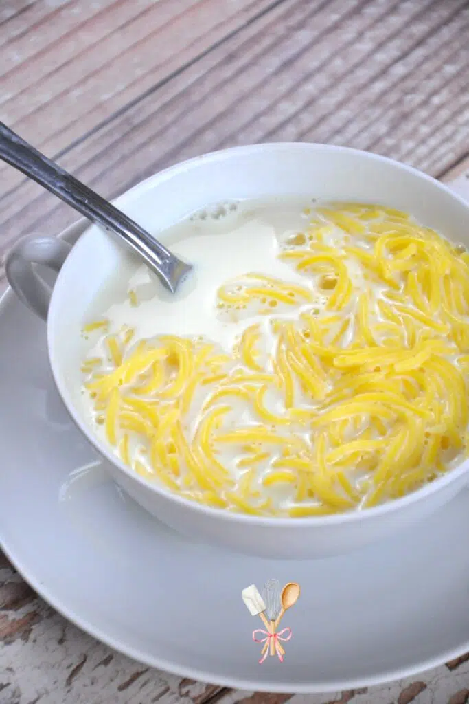 Taitei cu lapte aromat cu vanilie sau scortisoara - VIDEO 1 taitei cu lapte