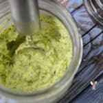 sos de avocado cu smântână si patrunjel