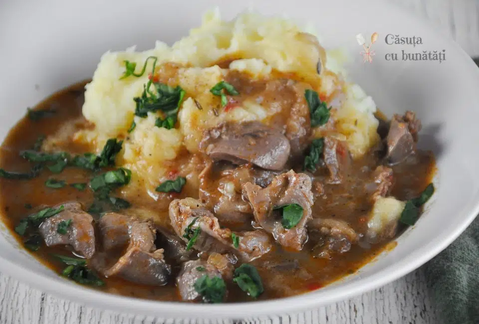 Tocanita de pipote si inimi de pui, reteta simpla si savuroasa VIDEO 1 tocăniță de pipote și inimi de pui