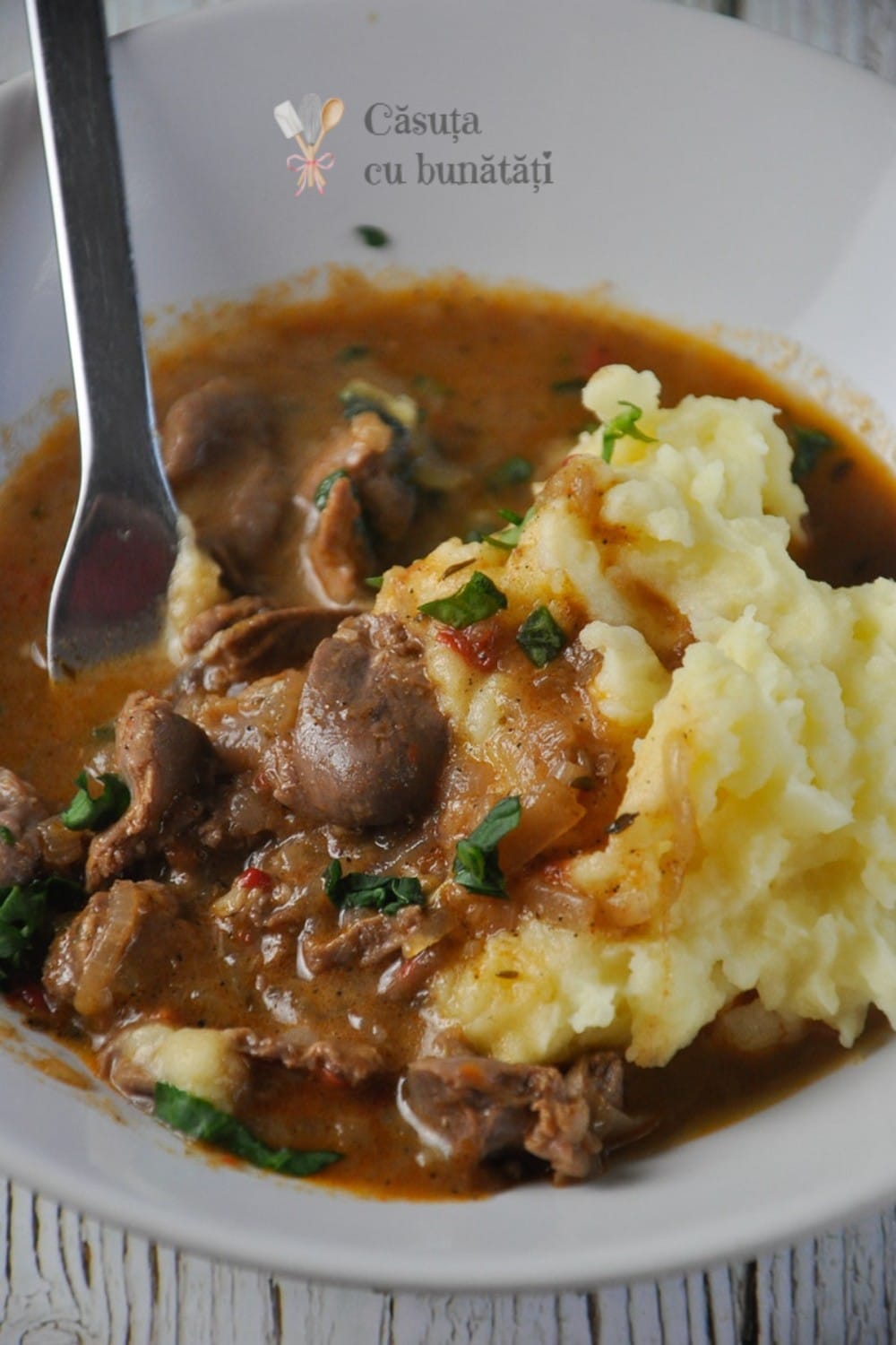 Tocanita de pipote si inimi de pui, reteta simpla si savuroasa VIDEO