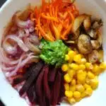 bibimbap orez amestecat cu legume