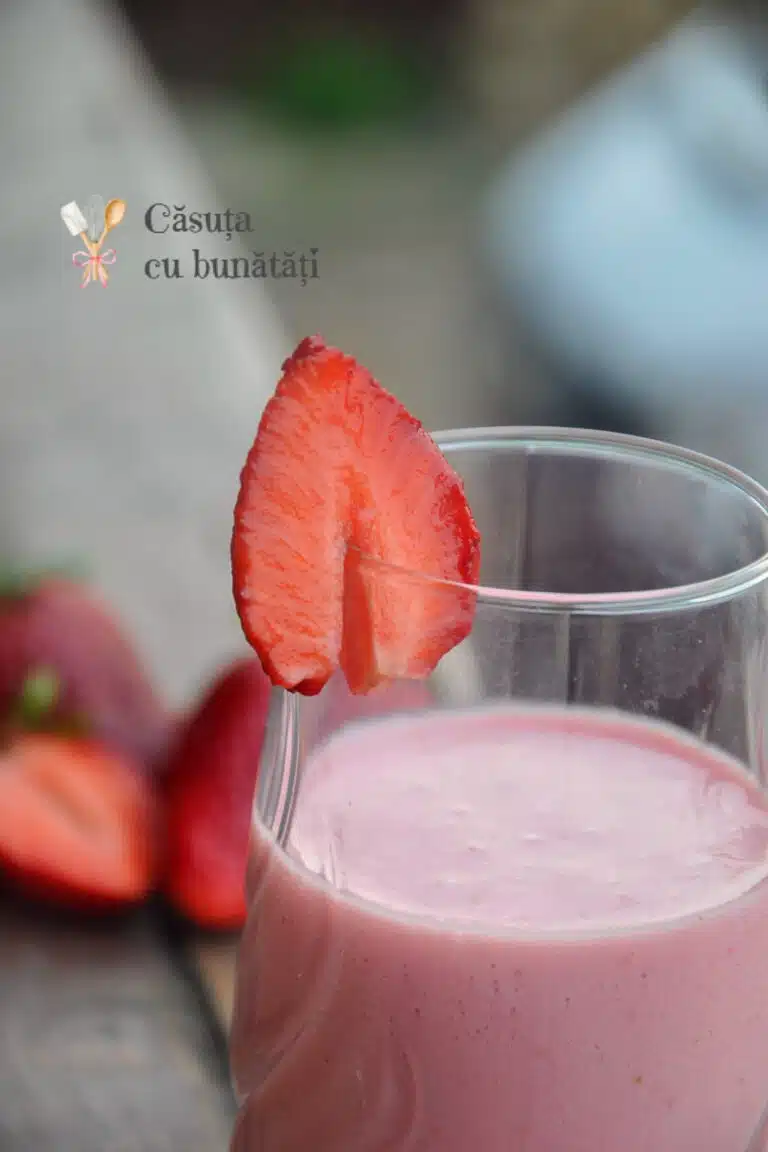 smoothie de capsuni cu iaurt