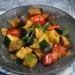 legume la tigaie cu usturoi