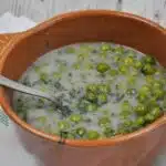 Mâncare de mazăre in sos de marar, reteta de post, cu ingrediente ieftine – VIDEO