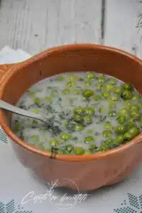 Mâncare de mazăre in sos de marar, reteta de post, cu ingrediente ieftine – VIDEO