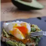 Toast cu avocado si ou posat, usor, rapid, delicios VIDEO