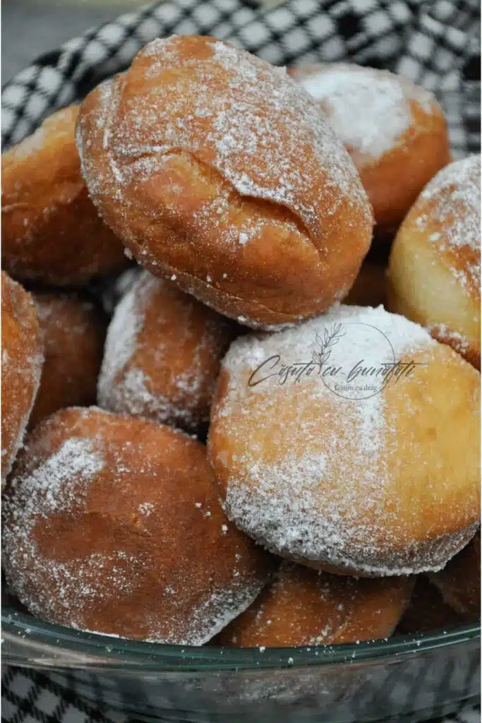 Gogoși pufoase, povestea dulce care se repetă cu drag VIDEO 1 gogoși pufoase