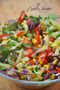 Salata mexicana cu avocado si fasole – reteta video