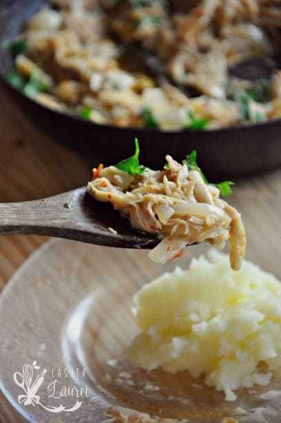 Pui cu ceapă la tigaie, rețetă simplă și versatilă  VIDEO