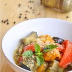 Tocana asiatica de legume la tigaie