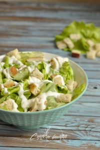 Salata Caesar, rețeta clasică, povestea și trucurile pentru gust perfect