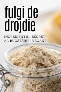 Fulgi de drojdie inactivă – beneficii, utilizare și gustul care amintește de brânză