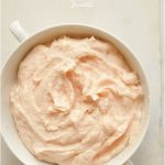 mousse de somon afumat cu cremă de brânză, textură fină și cremoasă