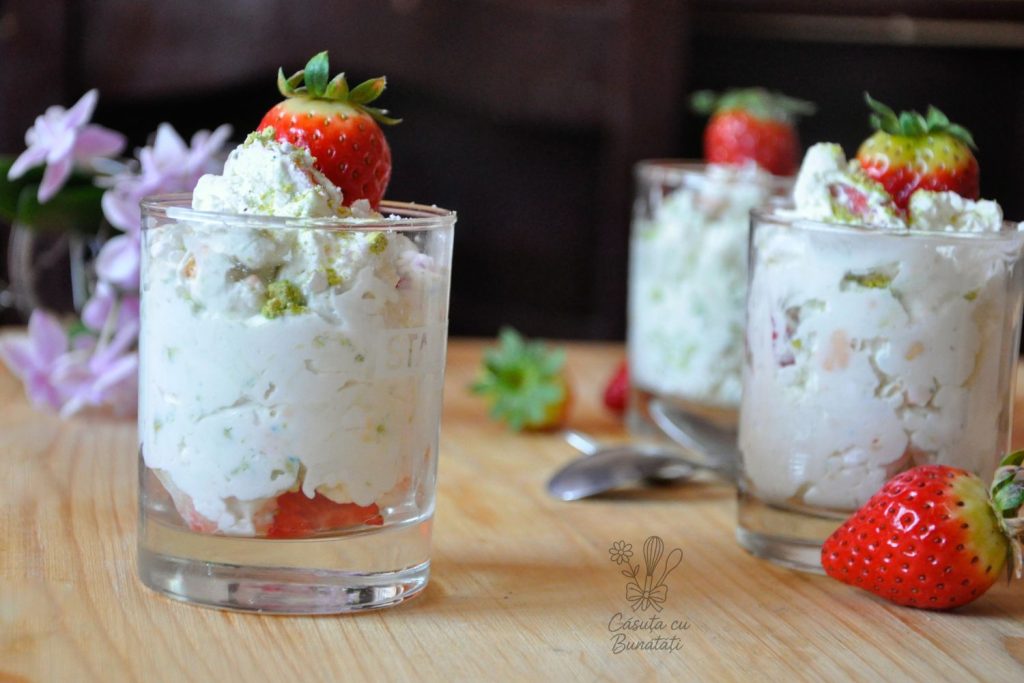 Eton Mess – desert rapid cu capsuni, frisca si bezele 1 Eton mess reteta simpla
