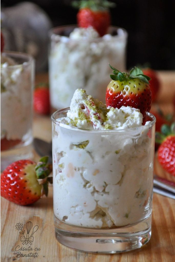 Eton Mess – desert rapid cu capsuni, frisca si bezele 3 eaton mess reteta rapida