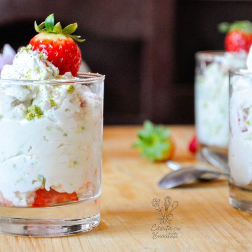 Eton Mess – desert rapid cu capsuni, frisca si bezele 2 eton mess