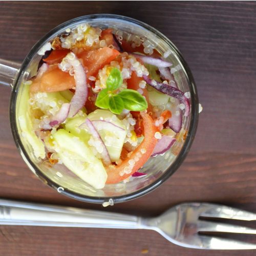 Salată de quinoa cu roșii și castraveți – rețetă simplă și sănătoasă 3 Salata de quinoa cu rosii si castraveti
