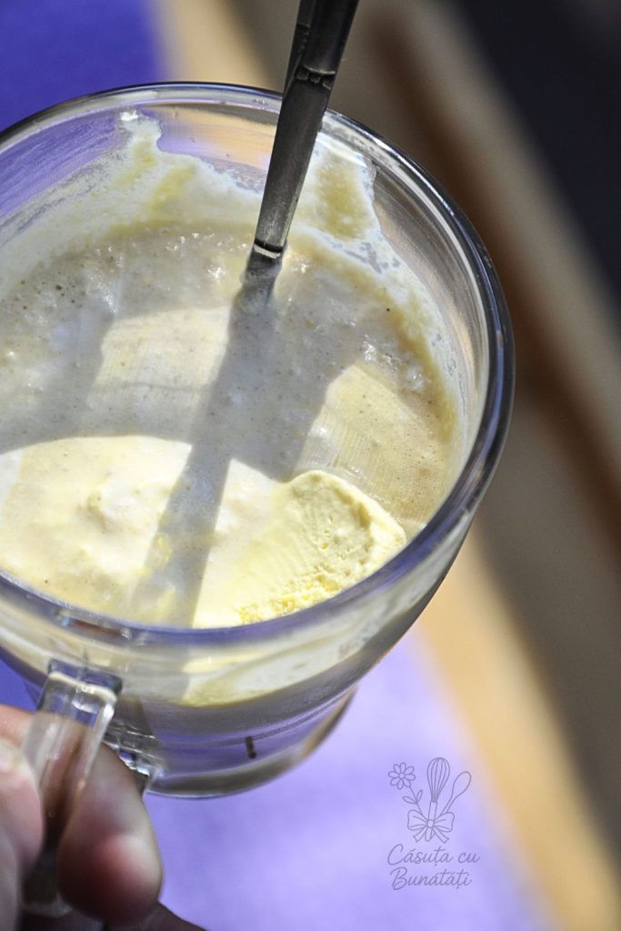 Affogato – desert italian cu înghețată și espresso, gata în 5 minute 2 Desert italian affogato cu înghețată de vanilie și cafea espresso