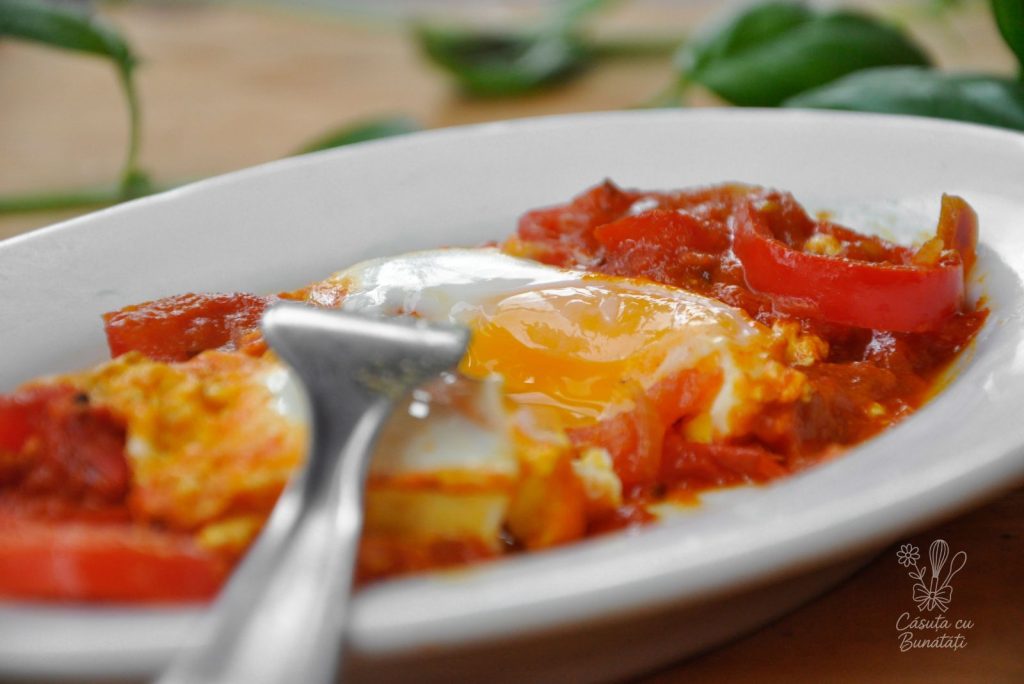 Shakshuka reteta orientala de ghiveci de legume cu oua 1 shakshuka cu rosii si ardei
