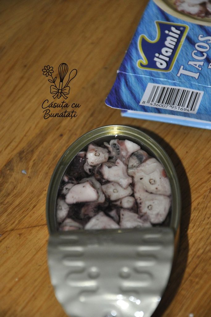 Calamari provensali cu roșii deshidratate 3 Conservă de calamari în ulei folosită la prepararea rețetei