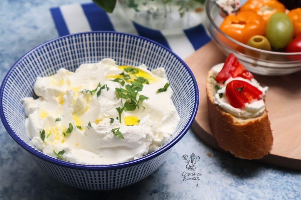 cremă de brânză din iaurt făcută în casă
